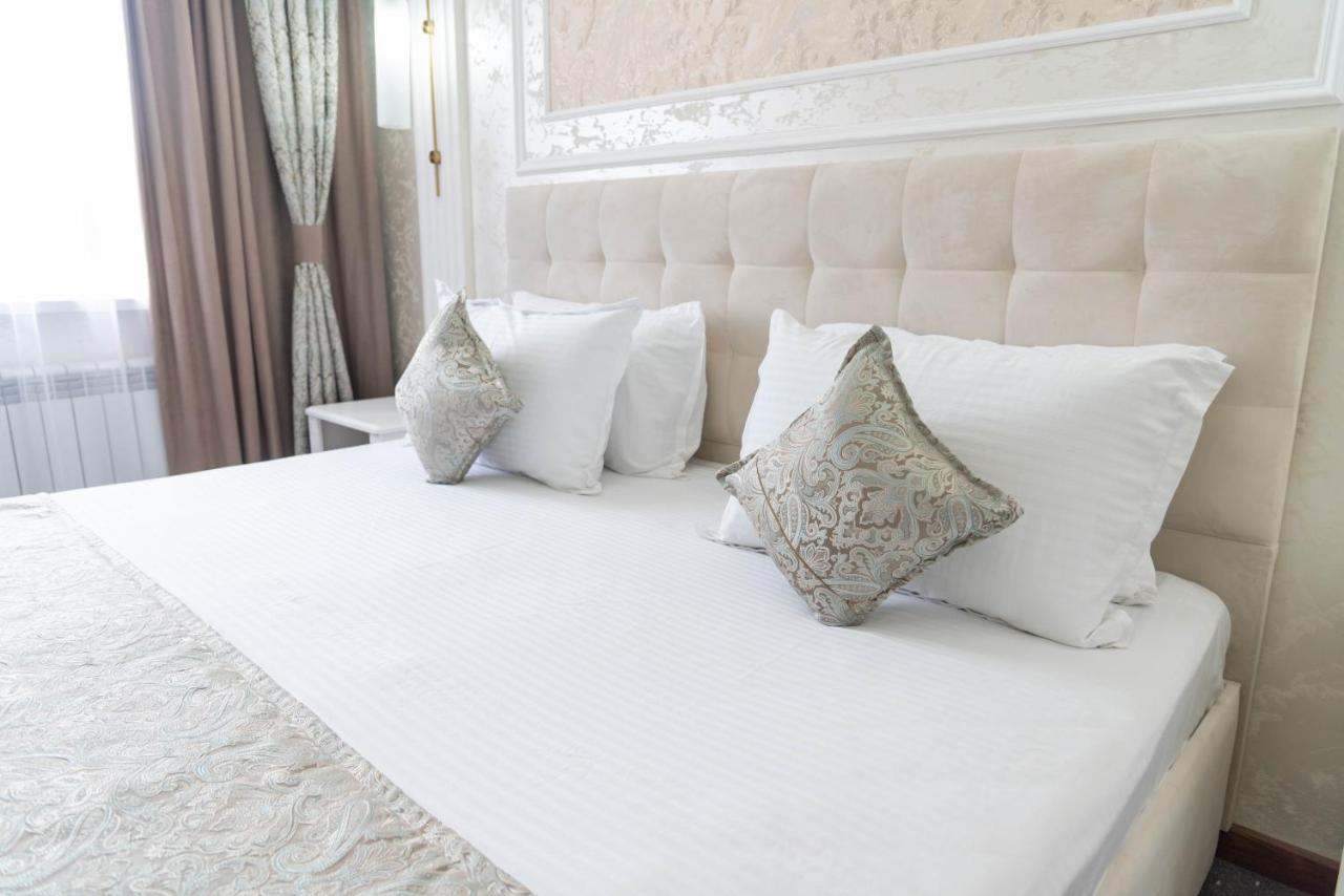 Dora Hotel Shymkent Exterior foto